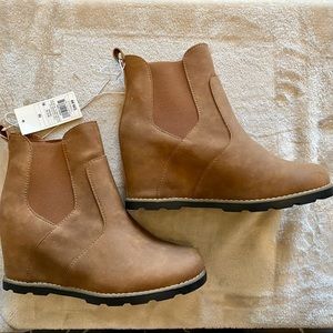 Women’s Target Wedge Boots - size 10